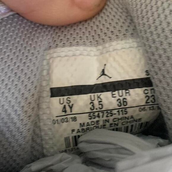 Nike jordans size 4y - Picture 8 of 8